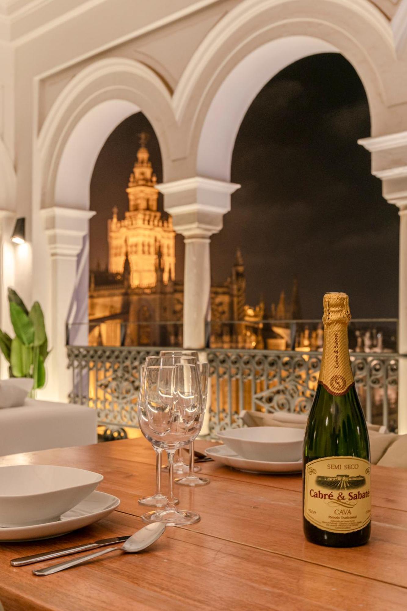 Isg Apartments The Most Exclusive Apartment In Sevillaparking Экстерьер фото
