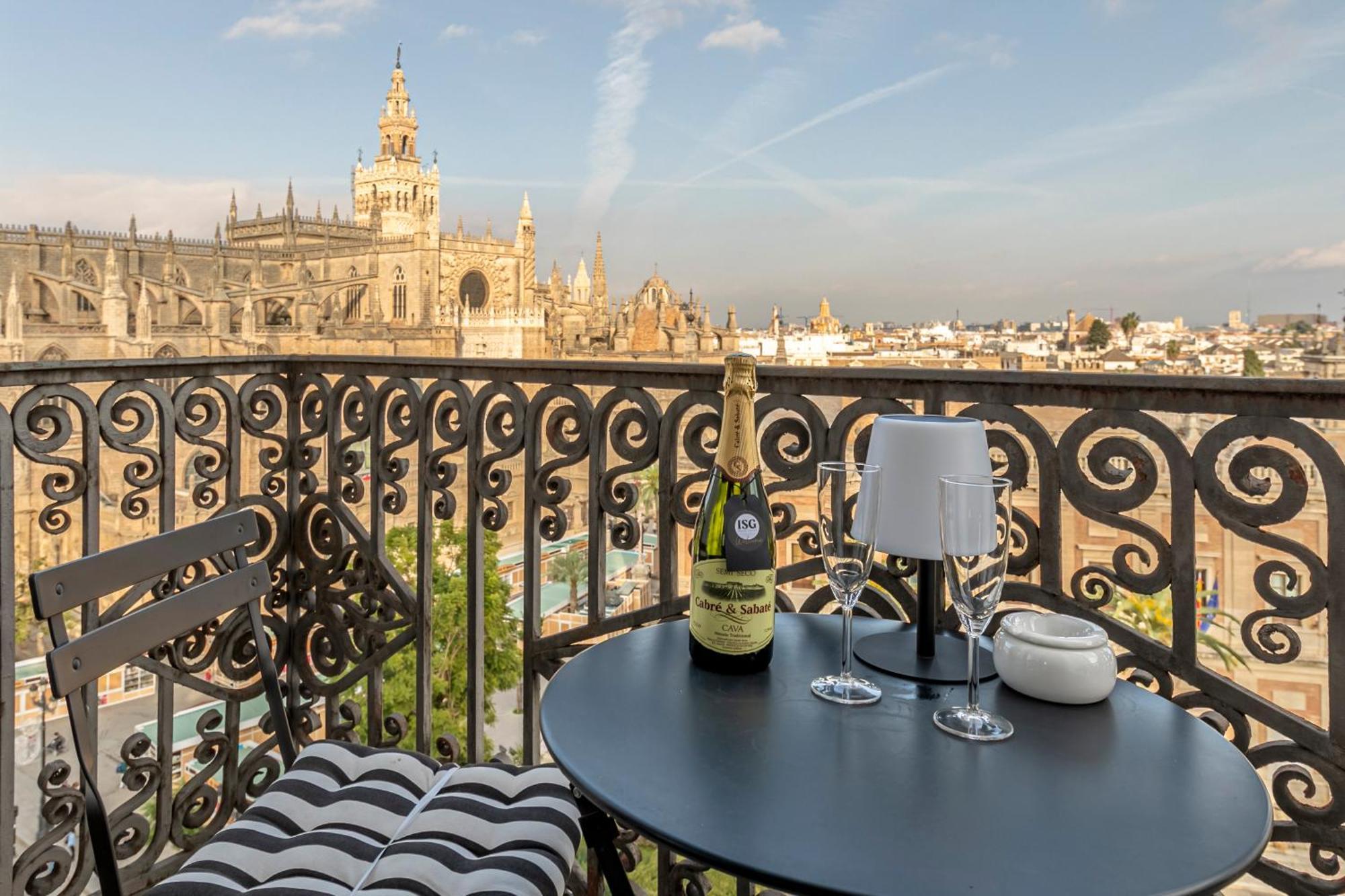 Isg Apartments The Most Exclusive Apartment In Sevillaparking Экстерьер фото