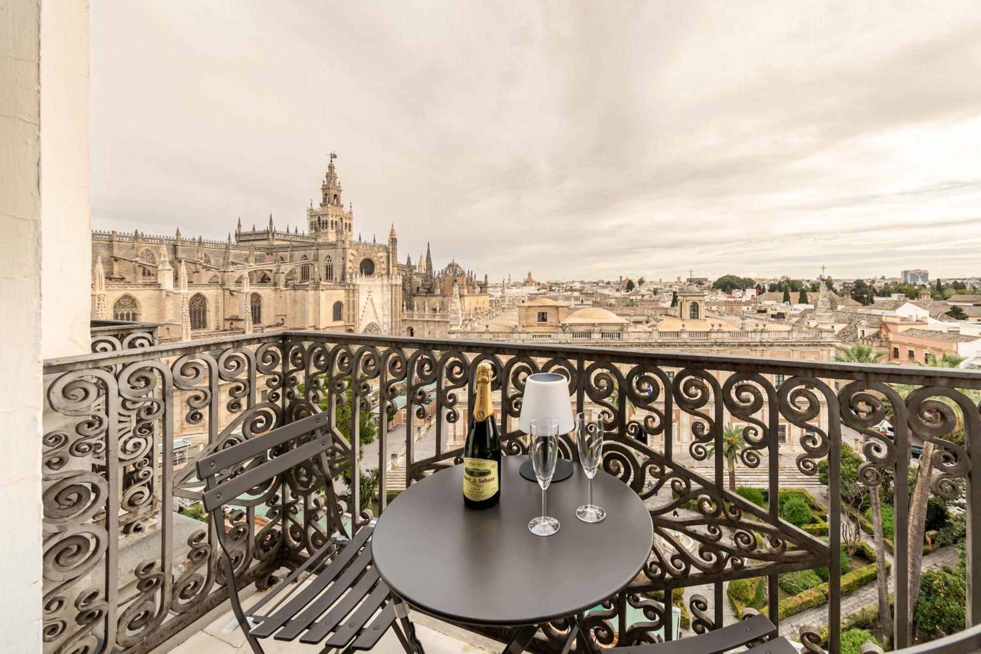 Isg Apartments The Most Exclusive Apartment In Sevillaparking Экстерьер фото
