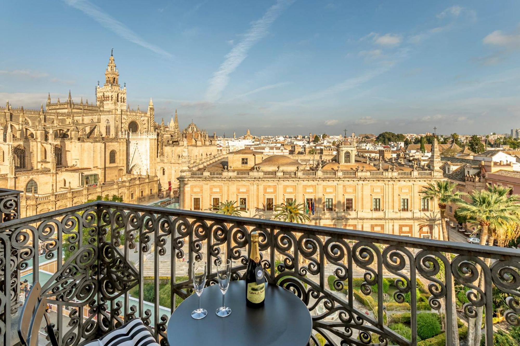 Isg Apartments The Most Exclusive Apartment In Sevillaparking Экстерьер фото