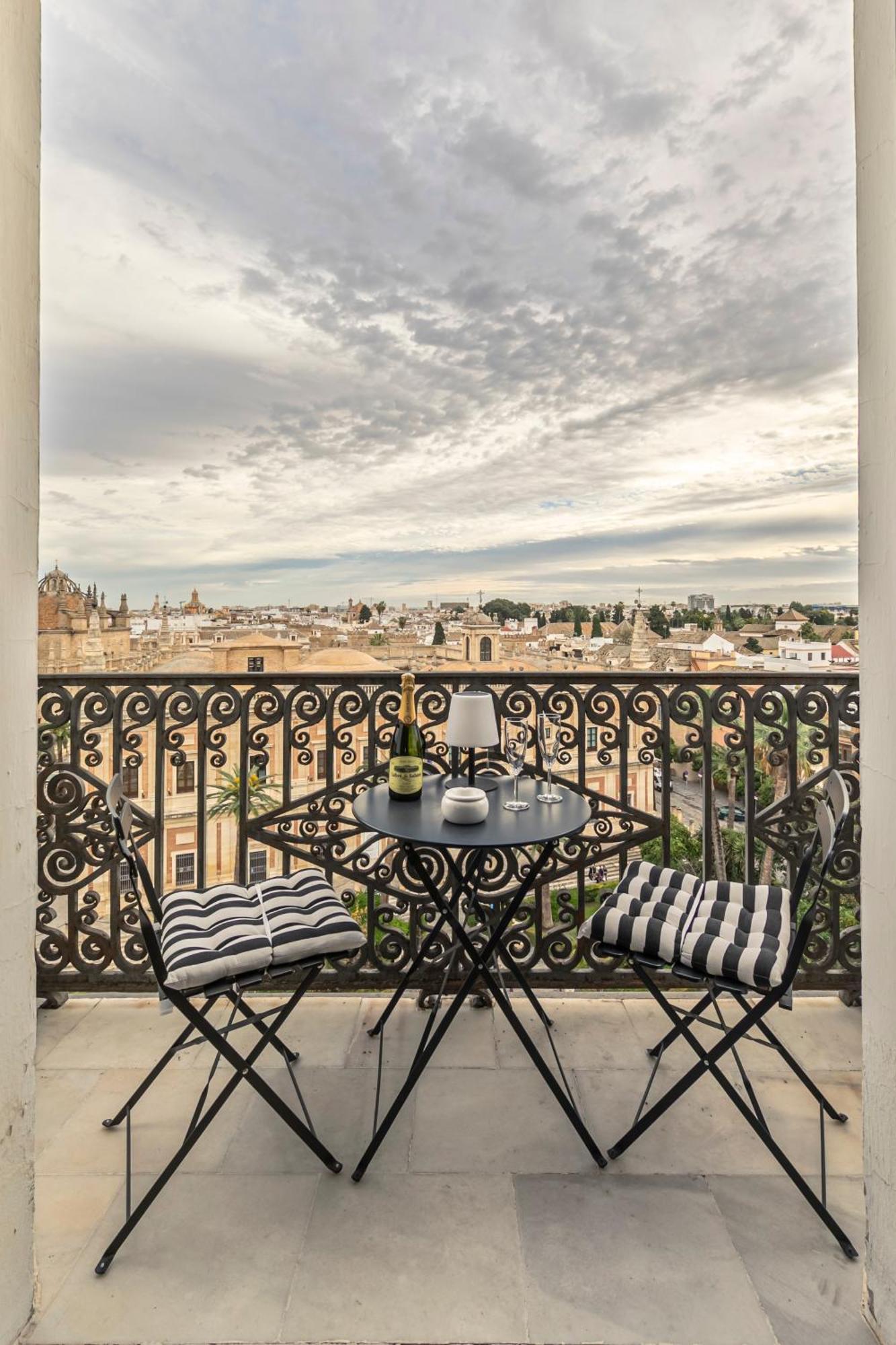 Isg Apartments The Most Exclusive Apartment In Sevillaparking Экстерьер фото