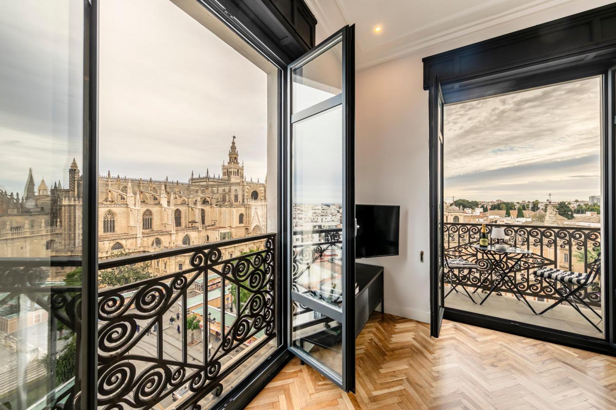 Isg Apartments The Most Exclusive Apartment In Sevillaparking Экстерьер фото