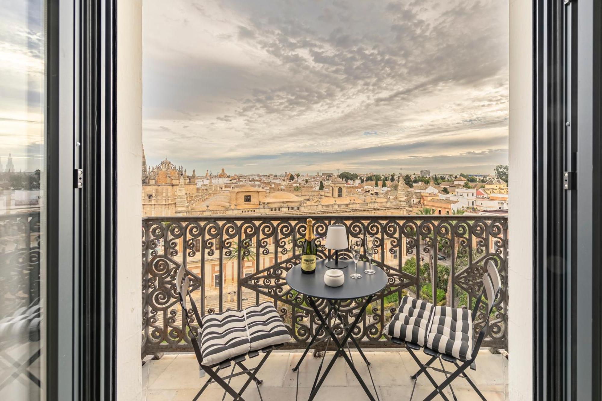 Isg Apartments The Most Exclusive Apartment In Sevillaparking Экстерьер фото